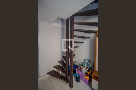 Escada de casa de condomínio à venda com 3 quartos, 67m² em Santa Tereza, Porto Alegre