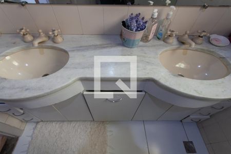 Casa à venda com 500m², 5 quartos e 3 vagasBanheiro da Suíte 1