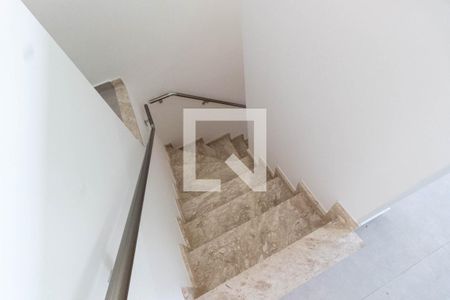 Casa à venda com 130m², 3 quartos e 3 vagasEscada