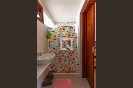 Casa à venda com 250m², 5 quartos e 3 vagasBanheiro da Suíte 1