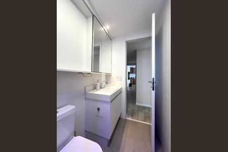 Apartamento à venda com 94m², 3 quartos e 2 vagas Apartamento à venda com 94m², 3 quartos e 2 vagasBanheiro Corredor