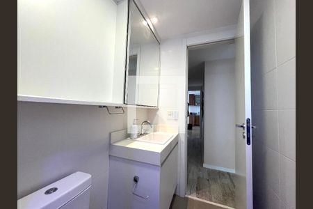 Apartamento à venda com 94m², 3 quartos e 2 vagas Apartamento à venda com 94m², 3 quartos e 2 vagasBanheiro Corredor