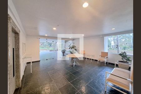 Apartamento à venda com 130m², 3 quartos e 2 vagas Apartamento à venda com 130m², 3 quartos e 2 vagasHall de entrada