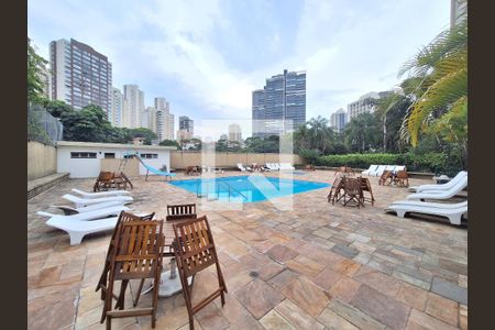 Apartamento à venda com 130m², 3 quartos e 2 vagas Apartamento à venda com 130m², 3 quartos e 2 vagasÁrea comum - Piscina