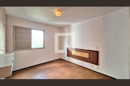 Apartamento à venda com 130m², 3 quartos e 2 vagas Apartamento à venda com 130m², 3 quartos e 2 vagasSuíte
