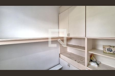 Apartamento à venda com 130m², 3 quartos e 2 vagas Apartamento à venda com 130m², 3 quartos e 2 vagasQuarto de Serviço