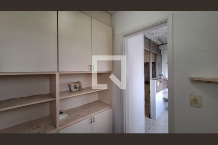 Apartamento à venda com 130m², 3 quartos e 2 vagas Apartamento à venda com 130m², 3 quartos e 2 vagasQuarto de Serviço