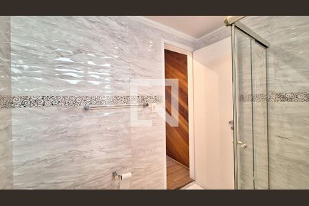 Apartamento à venda com 130m², 3 quartos e 2 vagas Apartamento à venda com 130m², 3 quartos e 2 vagasBanheiro da Suíte