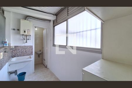 Apartamento à venda com 130m², 3 quartos e 2 vagas Apartamento à venda com 130m², 3 quartos e 2 vagasÁrea de Serviço