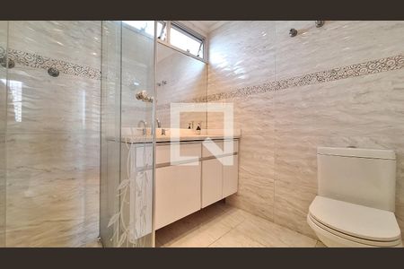 Apartamento à venda com 130m², 3 quartos e 2 vagas Apartamento à venda com 130m², 3 quartos e 2 vagasBanheiro da Suíte