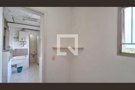 Apartamento à venda com 130m², 3 quartos e 2 vagas Apartamento à venda com 130m², 3 quartos e 2 vagasQuarto de Serviço