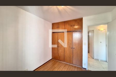 Apartamento à venda com 130m², 3 quartos e 2 vagas Apartamento à venda com 130m², 3 quartos e 2 vagasQuarto 2