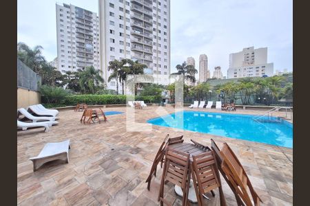 Apartamento à venda com 130m², 3 quartos e 2 vagas Apartamento à venda com 130m², 3 quartos e 2 vagasÁrea comum - Piscina