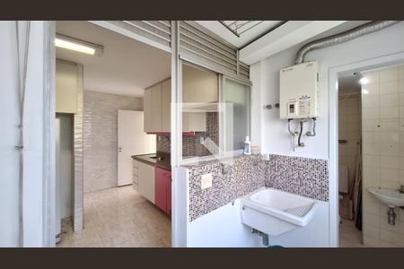 Apartamento à venda com 130m², 3 quartos e 2 vagas Apartamento à venda com 130m², 3 quartos e 2 vagasÁrea de Serviço