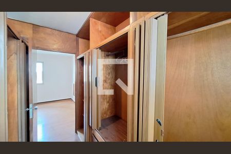 Apartamento à venda com 130m², 3 quartos e 2 vagas Apartamento à venda com 130m², 3 quartos e 2 vagasCloset da suíte