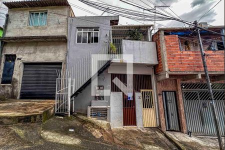 Casa à venda com 120m², 3 quartos e sem vaga Casa à venda com 120m², 3 quartos e sem vagaFachada