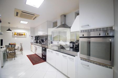 Apartamento à venda com 340m², 4 quartos e 2 vagasCozinha