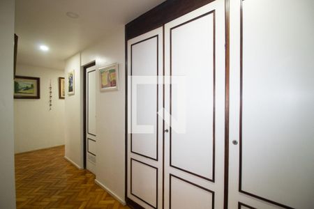 Apartamento à venda com 340m², 4 quartos e 2 vagasCorredor