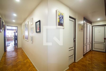 Apartamento à venda com 340m², 4 quartos e 2 vagasCorredor