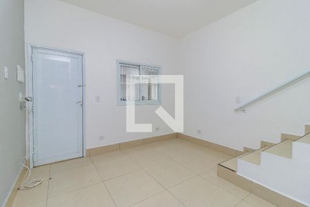 Sala de casa de condomínio para alugar com 2 quartos, 48m² em Parque Maria Helena, São Paulo