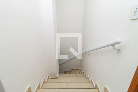 Casa de condomínio para alugar com 48m², 2 quartos e sem vagaEscada