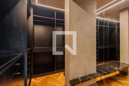 Apartamento à venda com 182m², 2 quartos e 3 vagasCloset da suíte 2