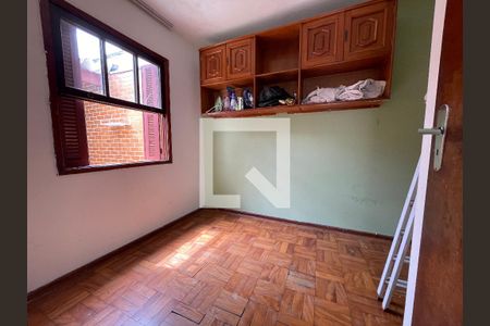 Casa à venda com 350m², 5 quartos e 5 vagasQuarto de Serviço