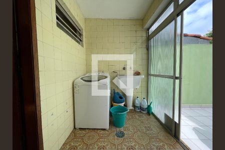 Casa à venda com 350m², 5 quartos e 5 vagasLavanderia