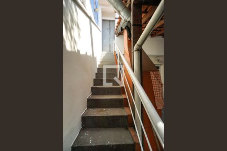 Casa para alugar com 200m², 3 quartos e 1 vagaEscada