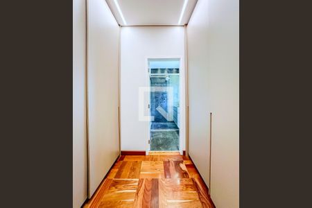 Casa à venda com 229m², 4 quartos e 4 vagasQuarto 2 Banheiro