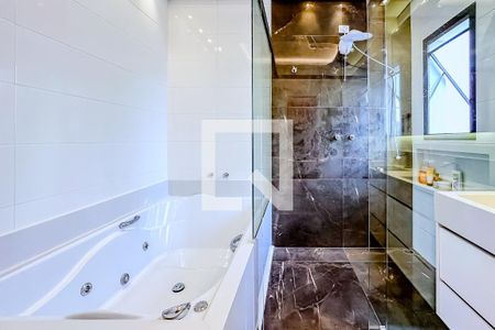 Casa à venda com 229m², 4 quartos e 4 vagasQuarto 2 Banheiro