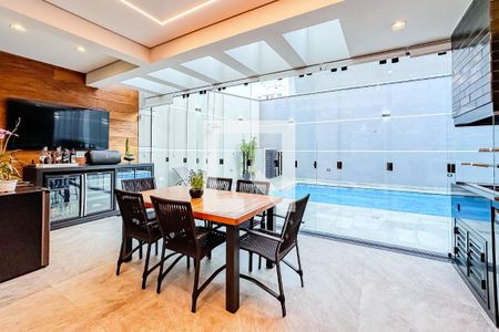 Casa à venda com 229m², 4 quartos e 4 vagasCozinha