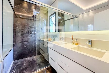 Casa à venda com 229m², 4 quartos e 4 vagasQuarto 2 Banheiro