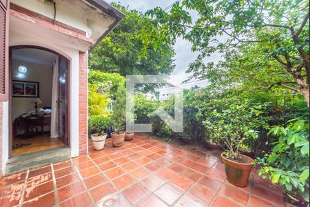 Casa à venda com 240m², 3 quartos e 3 vagasQuintal