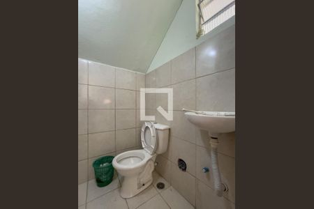 Casa à venda com 323m², 5 quartos e 4 vagas Casa à venda com 323m², 5 quartos e 4 vagasLavabo Externo