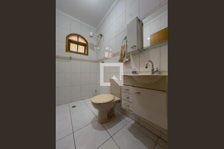 Casa à venda com 323m², 5 quartos e 4 vagas Casa à venda com 323m², 5 quartos e 4 vagasBanheiro 1