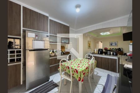 Casa à venda com 323m², 5 quartos e 4 vagas Casa à venda com 323m², 5 quartos e 4 vagasCozinha