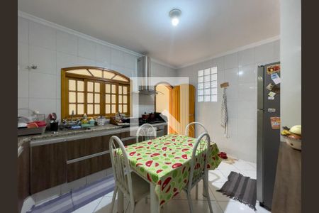 Casa à venda com 323m², 5 quartos e 4 vagas Casa à venda com 323m², 5 quartos e 4 vagasCozinha