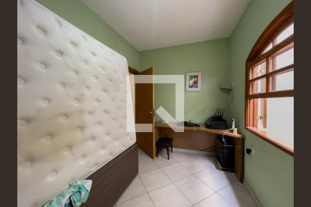 Casa à venda com 323m², 5 quartos e 4 vagas Casa à venda com 323m², 5 quartos e 4 vagasQuarto 2