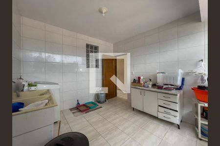 Casa à venda com 323m², 5 quartos e 4 vagas Casa à venda com 323m², 5 quartos e 4 vagasÁrea de Serviço