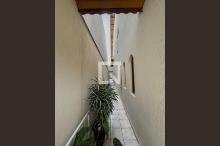 Casa à venda com 323m², 5 quartos e 4 vagas Casa à venda com 323m², 5 quartos e 4 vagasCorredor