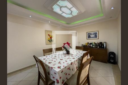 Casa à venda com 323m², 5 quartos e 4 vagas Casa à venda com 323m², 5 quartos e 4 vagasCozinha