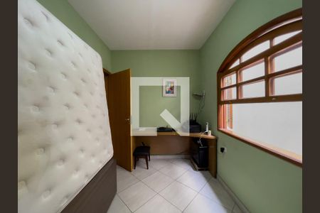 Casa à venda com 323m², 5 quartos e 4 vagas Casa à venda com 323m², 5 quartos e 4 vagasQuarto 2