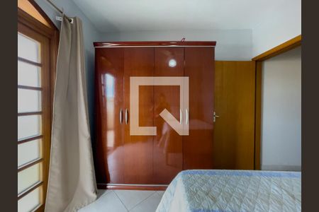 Casa à venda com 323m², 5 quartos e 4 vagas Casa à venda com 323m², 5 quartos e 4 vagasQuarto 3