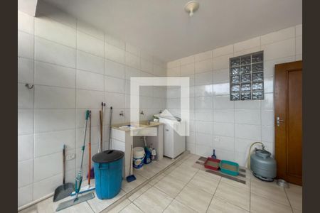 Casa à venda com 323m², 5 quartos e 4 vagas Casa à venda com 323m², 5 quartos e 4 vagasÁrea de Serviço