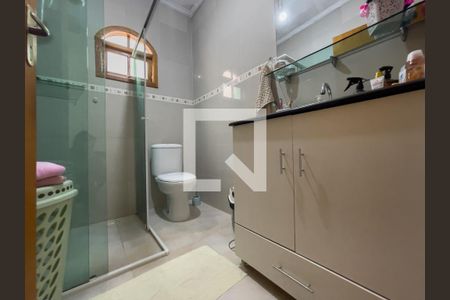 Casa à venda com 323m², 5 quartos e 4 vagas Casa à venda com 323m², 5 quartos e 4 vagasBanheiro