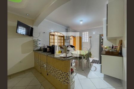 Casa à venda com 323m², 5 quartos e 4 vagas Casa à venda com 323m², 5 quartos e 4 vagasCozinha