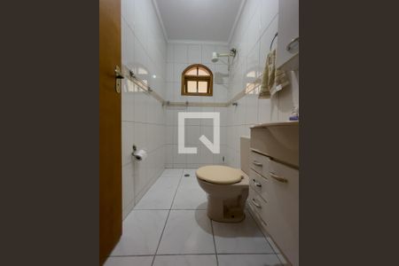 Casa à venda com 323m², 5 quartos e 4 vagas Casa à venda com 323m², 5 quartos e 4 vagasBanheiro 1