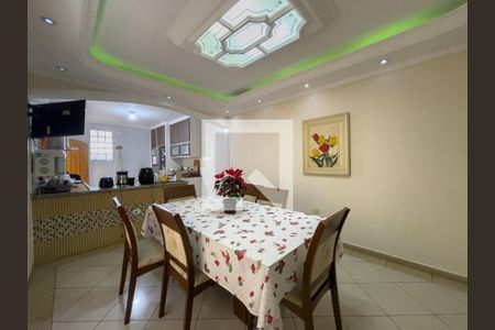 Casa à venda com 323m², 5 quartos e 4 vagas Casa à venda com 323m², 5 quartos e 4 vagasCozinha