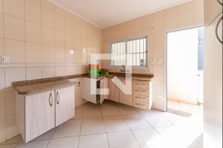 Casa à venda com 165m², 3 quartos e 2 vagasCozinha 